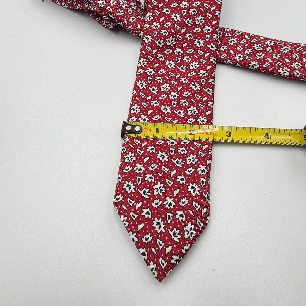 Brooks Brothers Red Fleece Mens Red Floral Silk‎ Slim Necktie Made in USA